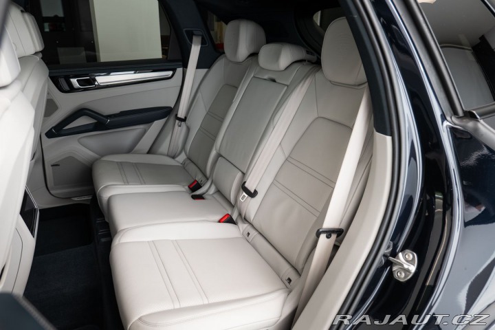 Porsche Cayenne E-Hybrid Platinum Edition 2022