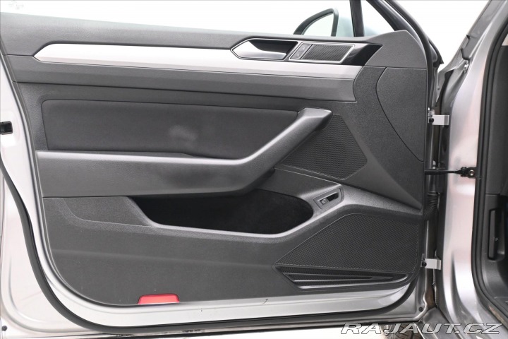 Volkswagen Passat 2,0 TDI 110 KW DSG Busine 2022