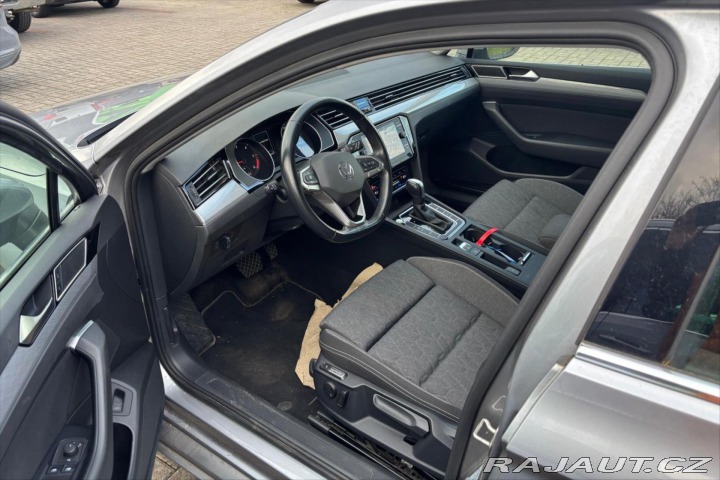 Volkswagen Passat 2,0 TDI 110 kW DSG Busine 2022