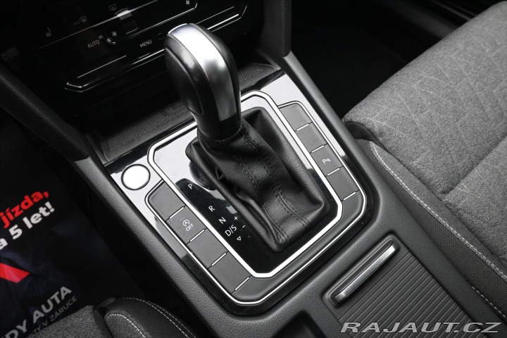 Volkswagen Passat 2,0 TDI 110 kW DSG Busine 2023