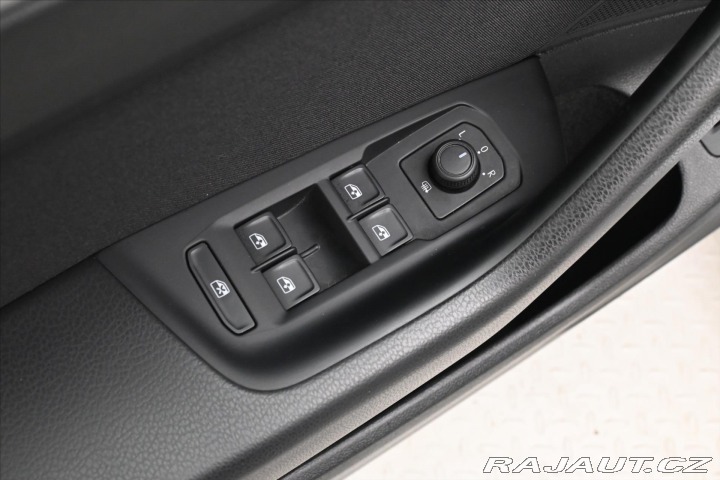Volkswagen Passat 2,0 TDI 110 kW DSG Busine 2023