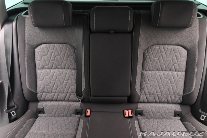 Volkswagen Passat 2,0 TDI 110 kW DSG Busine 2023
