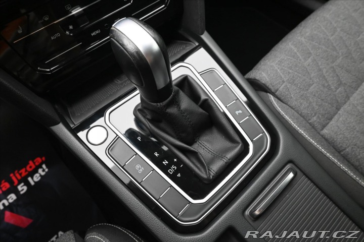 Volkswagen Passat 2,0 TDI 110 kW DSG Busine 2022