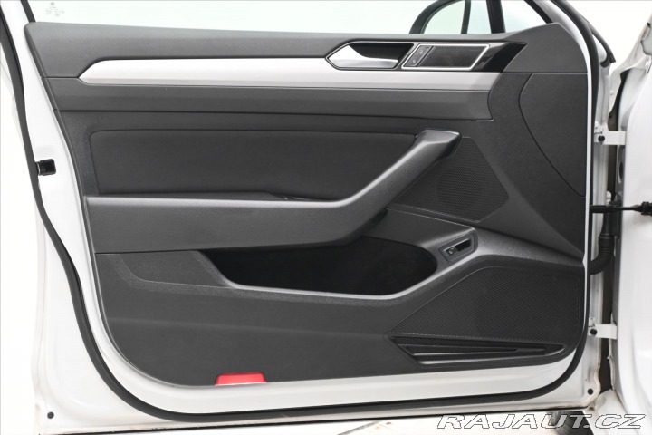 Volkswagen Passat 2,0 TDI 110 kW DSG Busine 2022