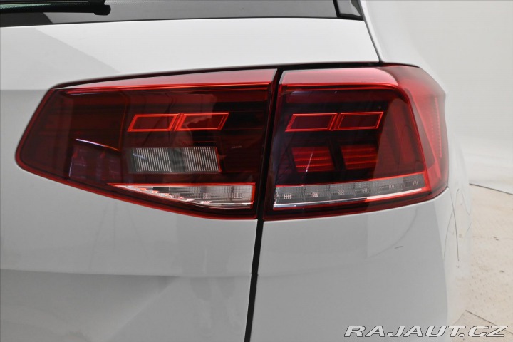Volkswagen Passat 2,0 TDI 110 kW DSG Busine 2022