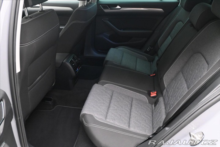 Volkswagen Passat 2,0 TDI 110 kW DSG Busine 2022