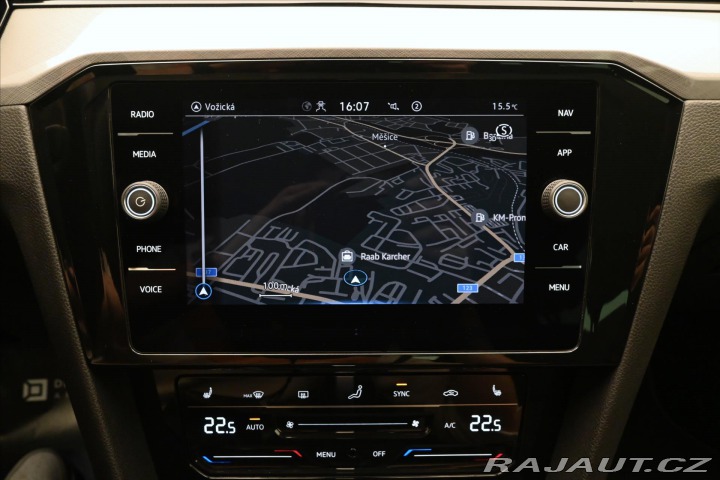Volkswagen Passat 2,0 TDI 110 kW DSG Busine 2022