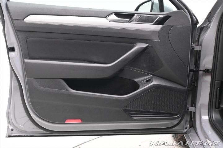 Volkswagen Passat 2,0 TDI 110 kW DSG Busine 2022