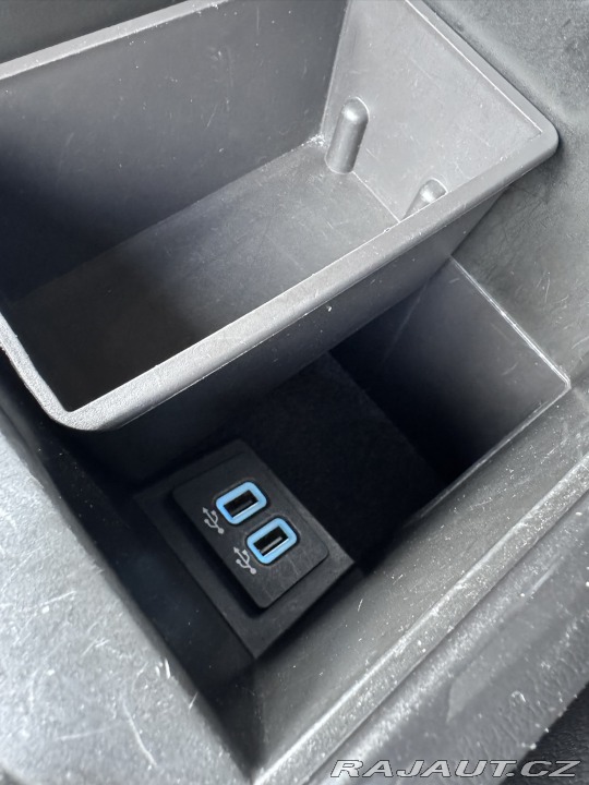 Ford Kuga 1,5i 110 KW ST LINE KOLA 2018