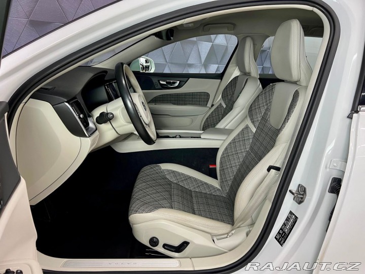 Volvo V60 D3 MOMENTUM PRO, LED, KEY 2020
