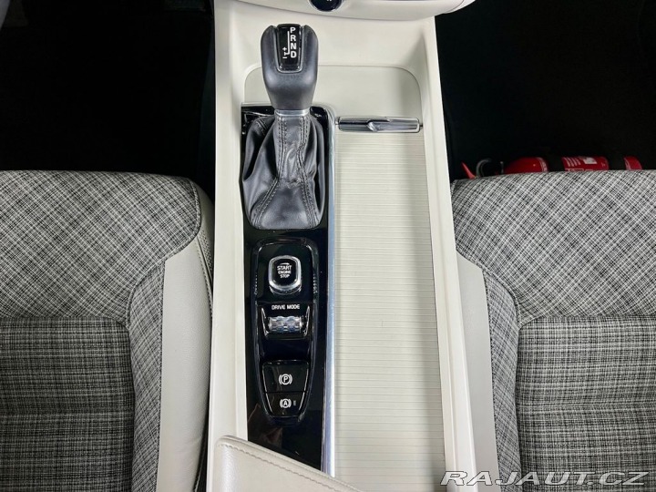 Volvo V60 D3 MOMENTUM PRO, LED, KEY 2020