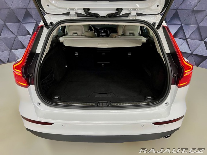 Volvo V60 D3 MOMENTUM PRO, LED, KEY 2020