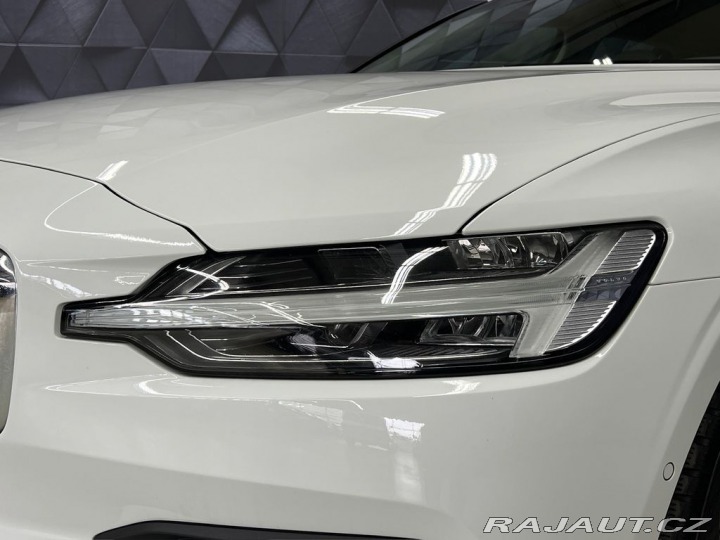 Volvo V60 D3 MOMENTUM PRO, LED, KEY 2020