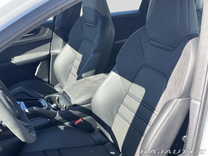 Porsche Cayenne GTS 2026