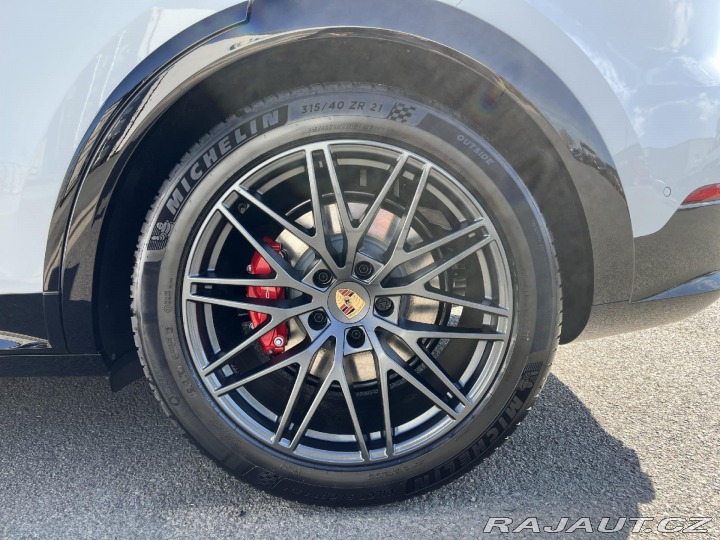 Porsche Cayenne GTS 2026