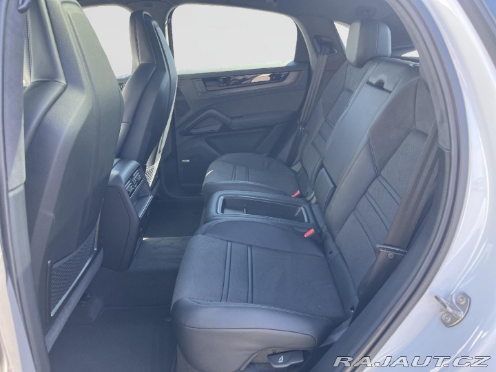 Porsche Cayenne GTS 2026