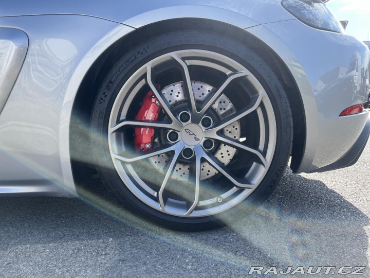 Porsche Cayman GT4 2021