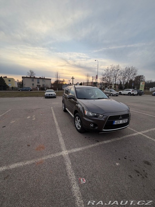 Mitsubishi Outlander  1800