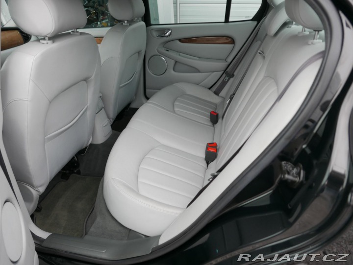 Jaguar X-Type 3,0 V6 AWD Executive REZE 2003