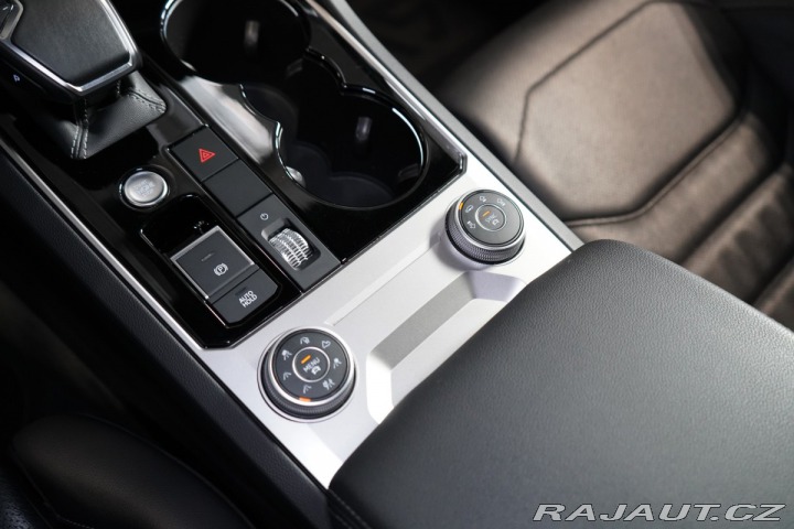 Volkswagen Touareg 3.0TDI*4M*R-LINE*VZDUCH*M 2020