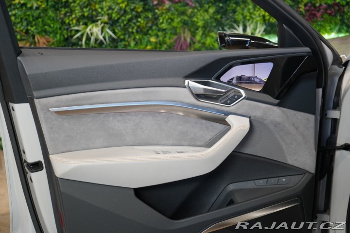 Audi e-tron 55*QUATTRO*PANO*MASÁŽ*MAT 2020