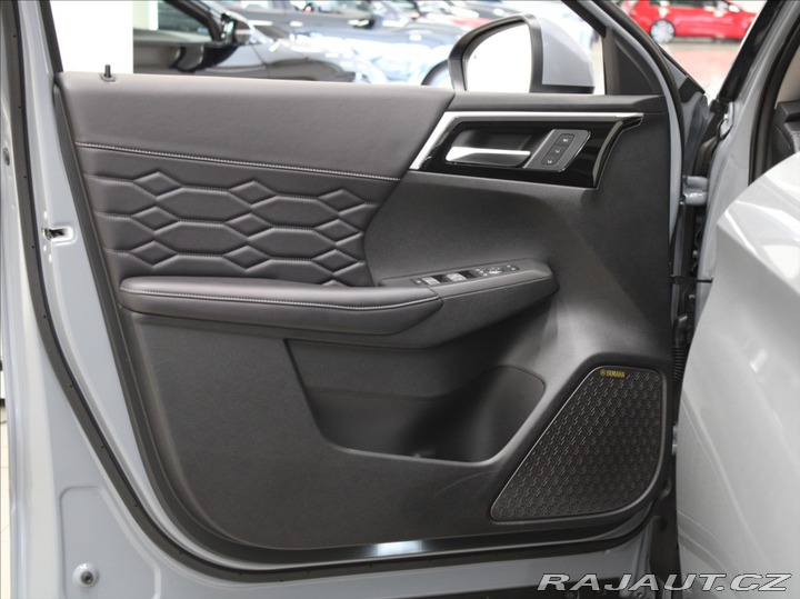 Mitsubishi Outlander 2,4 PHEV Instyle Akční Ce 2025