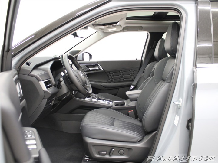 Mitsubishi Outlander 2,4 PHEV Instyle Akční Ce 2025