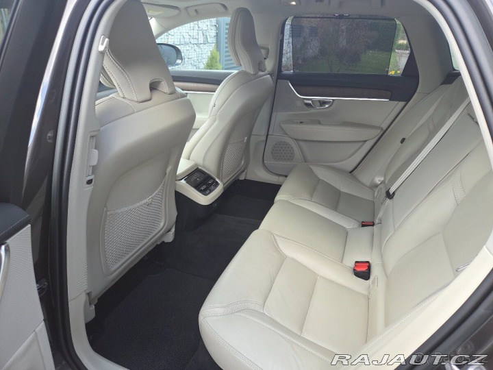 Volvo V90 MOTOR B5, plná výbava 2022