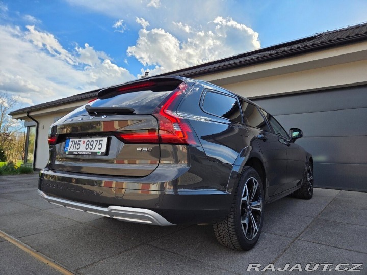 Volvo V90 MOTOR B5, plná výbava 2022