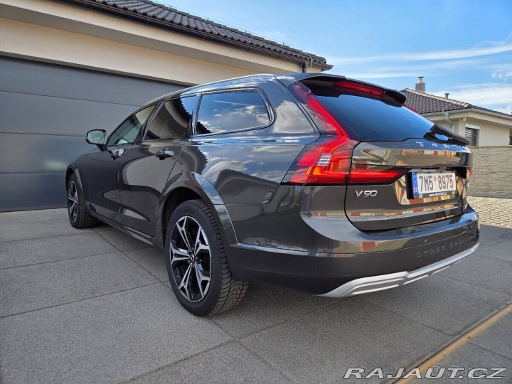 Volvo V90 MOTOR B5, plná výbava 2022