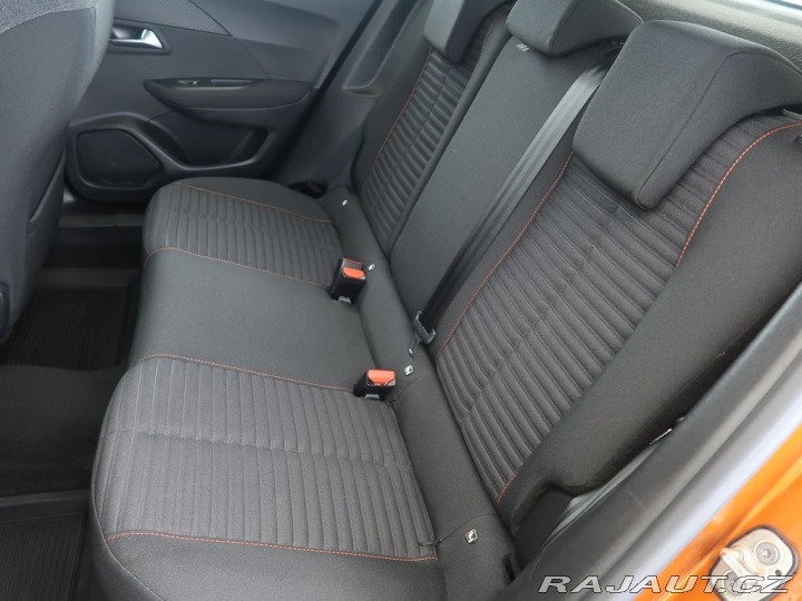 Peugeot 2008 1.2PureTech,CZ,1Maj,ACTIV 2020