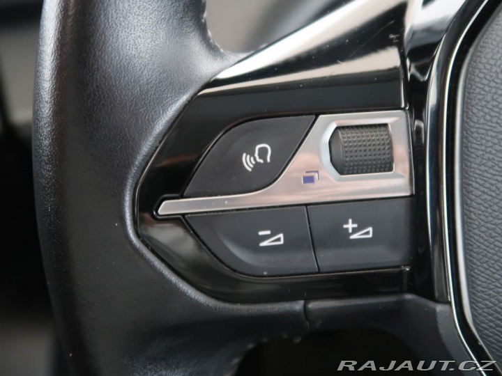 Peugeot 2008 1.2PureTech,CZ,1Maj,ACTIV 2020