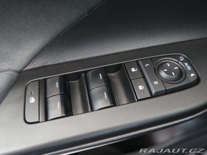 Toyota C-HR 2.0Plug-in,CZ,1Maj,Execut 2024