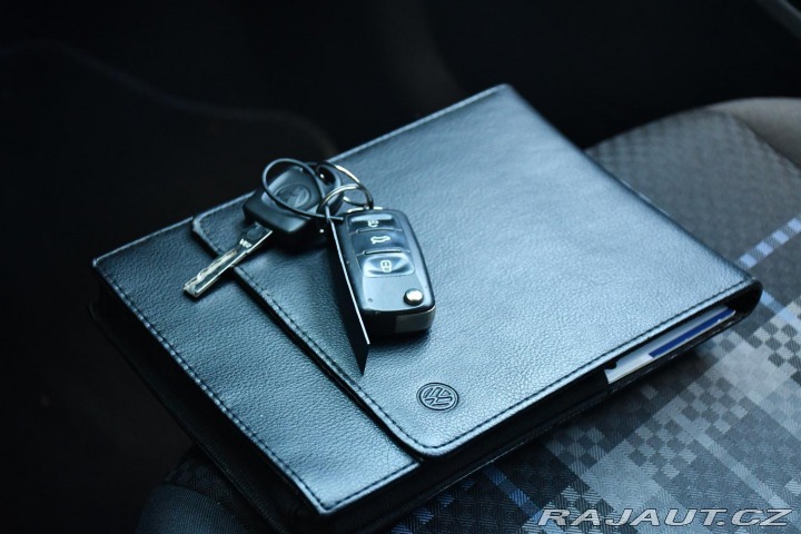 Volkswagen up! 1.0MPI 2x SADA KOL 2015