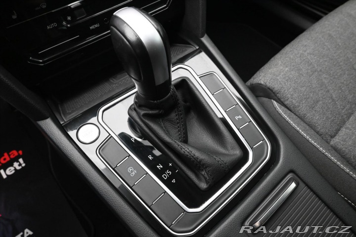 Volkswagen Passat 2,0 TDI 110 kW DSG Busine 2022