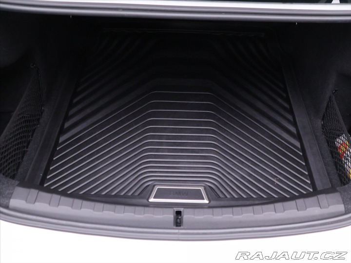 BMW 3 2.0 330i 190kW M-Sport CZ 2021