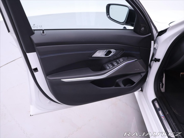 BMW 3 2.0 330i 190kW M-Sport CZ 2021