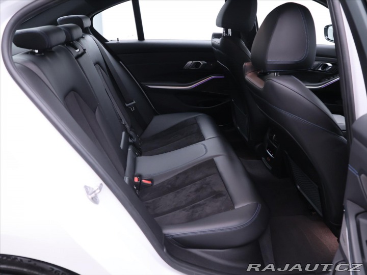BMW 3 2.0 330i 190kW M-Sport CZ 2021