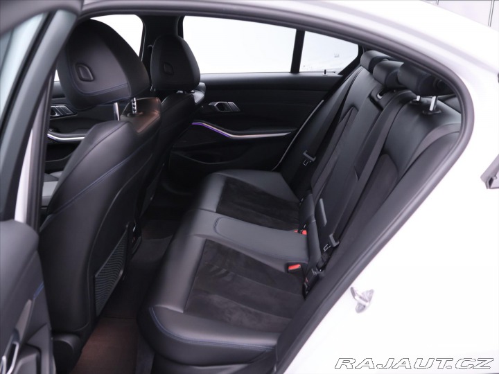 BMW 3 2.0 330i 190kW M-Sport CZ 2021