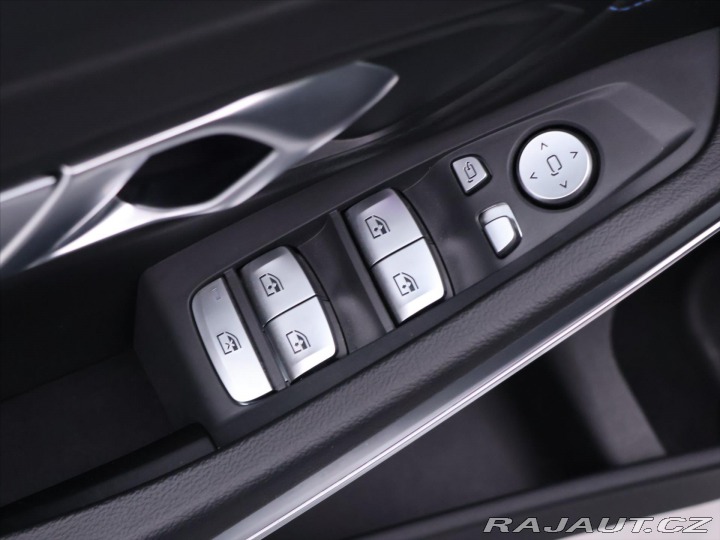 BMW 3 2.0 330i 190kW M-Sport CZ 2021