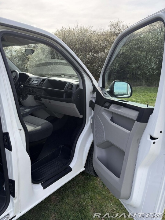 Volkswagen Transporter 2,0 T6 TDI DSG / 9 míst 2017