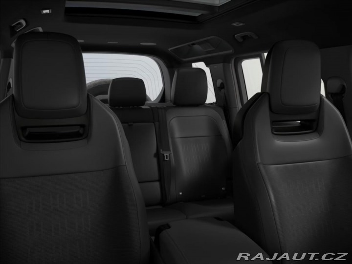 Land Rover Defender 4,4 110 OCTA Black P635 V 2026