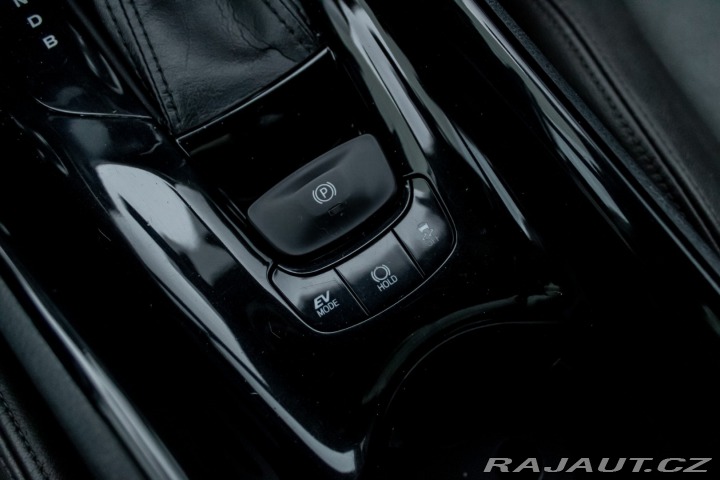 Toyota C-HR / 1.8/ Hybrid/ Executive 2017