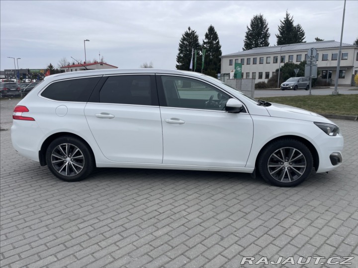Peugeot 308 1,6 BHDi 88kw Allure LED 2014
