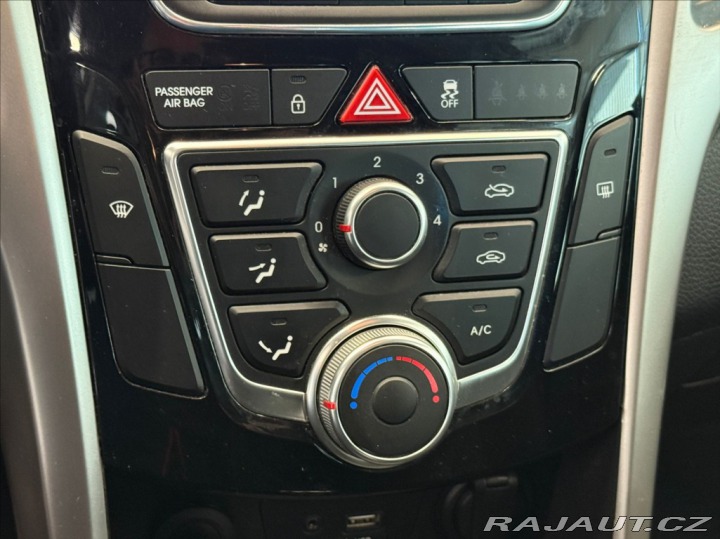 Hyundai i30 1,6 i TRIKOLOR 1.MAJITEL 2017