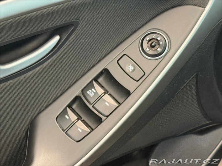 Hyundai i30 1,6 i TRIKOLOR 1.MAJITEL 2017