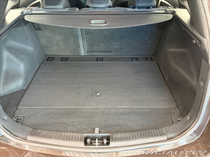 Hyundai i30 1,6 i TRIKOLOR 1.MAJITEL 2017