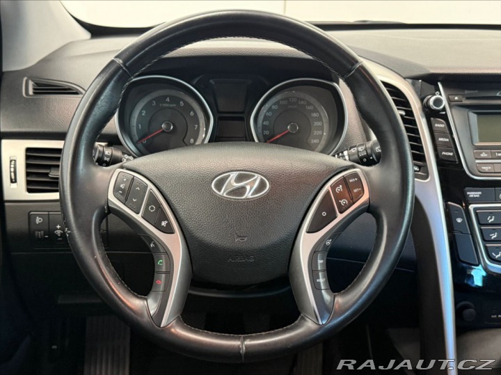 Hyundai i30 1,6 i TRIKOLOR 1.MAJITEL 2017