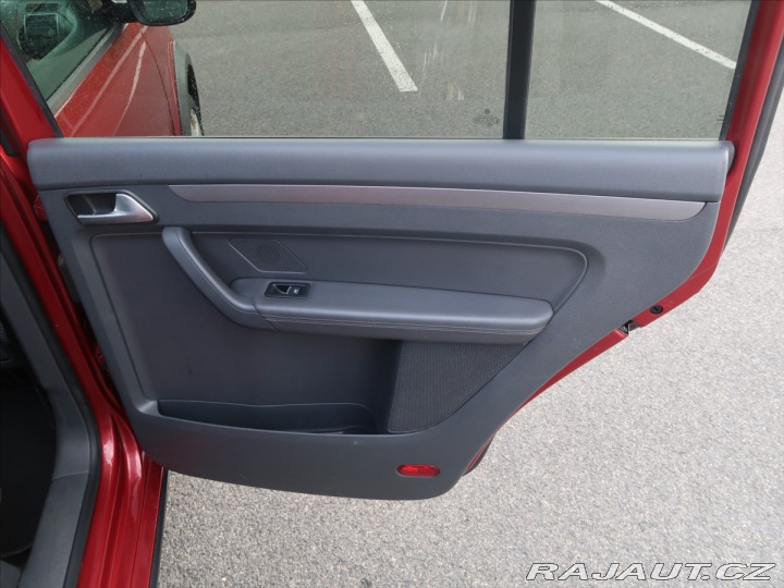 Volkswagen Touran 1,4 TGi DSG kůže PANO  Cr 2015