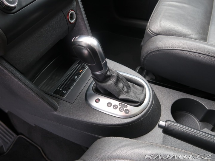 Volkswagen Touran 1,4 TGi DSG kůže PANO  Cr 2015